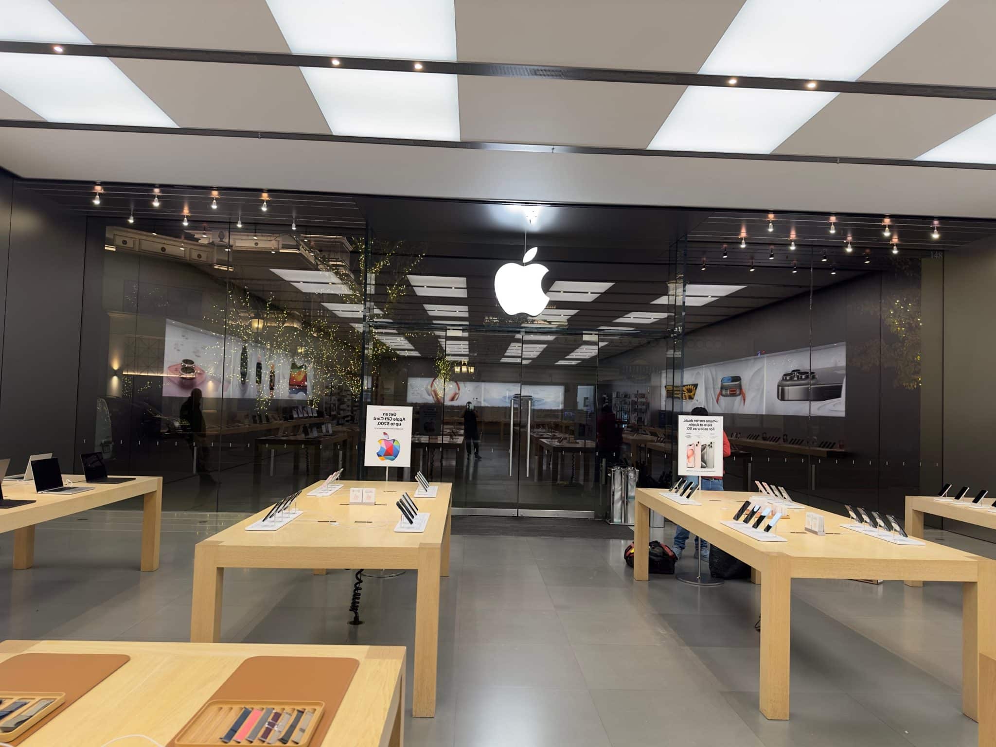 Retail Window Film Improves Comfort at Apple Store